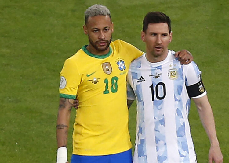 Lionel Messi (R) and Neymar during the match.