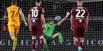 Roma beats Torino 3-0, books European spot