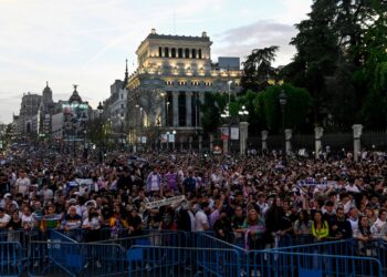 Thousands of Real Madrid fans celebrate La Liga title with team