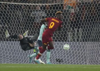 Mourinho leads Roma to his 5th European final