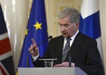 Finland’s leaders call for NATO membership ‘without delay’