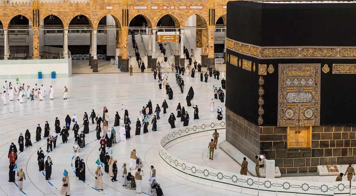 For the first time this year, it is expected that the sun will be perpendicular to the Kaaba on Saturday.