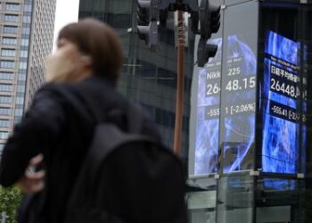 Global shares mostly fall as rate hikes, China slowdown loom