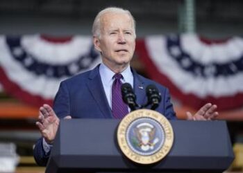 White House says internet providers to discount fee for poor