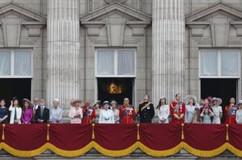 Jubilee: Balcony moment tells UK monarchy’s story over years