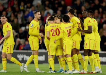 Liverpool take title race down to the wire with win at Southampton