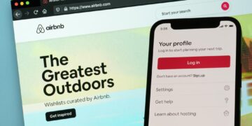 Airbnb posts much smaller Q1 loss, revenue doubles from 2021 1 - Egyptian Gazette Airbnb posts much smaller Q1 loss, revenue doubles from 2021