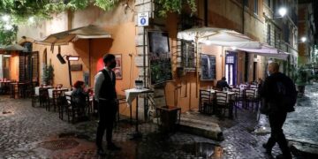 Italy approves 14 bln euros of stimulus measures as growth outlook weakens