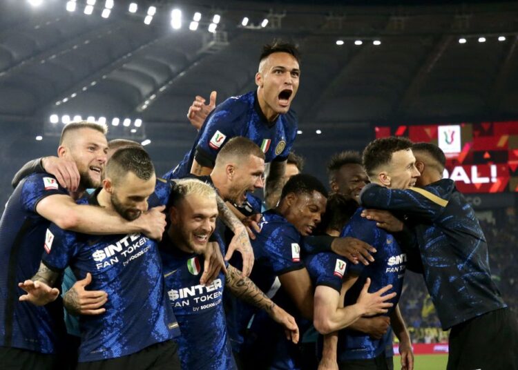 Soccer Football - Coppa Italia - Final - Juventus v Inter Milan - Stadio Olimpico, Rome, Italy - May 11, 2022 Inter Milan's Ivan Perisic celebrates scoring their fourth goal with teammates REUTERS/Ciro De Luca