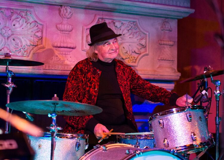 Alan White, longtime drummer for prog rock's Yes, dead at 72 1 - Egyptian Gazette Alan White