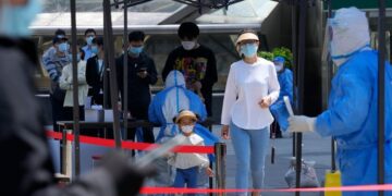 Beijing closes 10% of subway stations to stem COVID spread