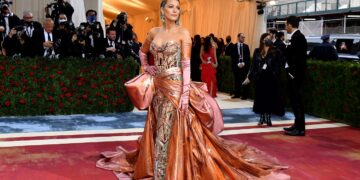 Stars sparkle at Met Gala in New York