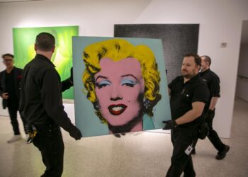 Warhol’s ‘Marilyn’ auction nabs $195M; most for US artist