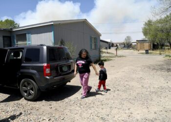 Residents wary as fire burns near northeast New Mexico town