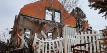 Huge New Mexico wildfire forces hundreds of households to flee 1 - Egyptian Gazette Huge New Mexico wildfire forces hundreds of households to flee