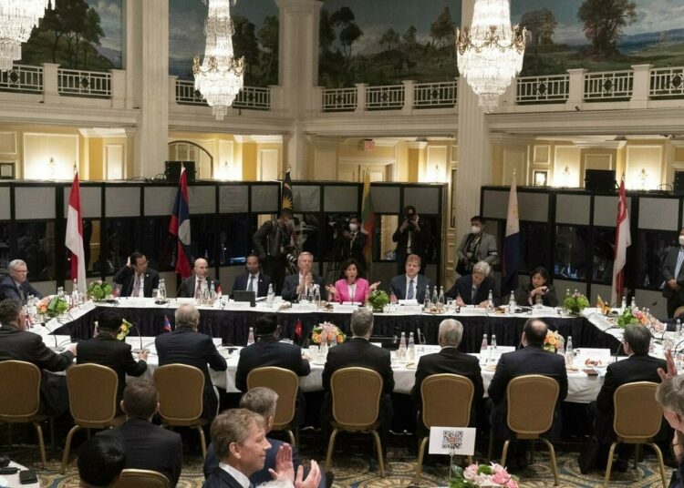 Biden makes $150 million commitment to ASEAN leaders 1 - Egyptian Gazette US Commerce Secretary Gina Raimondo (center) addresses Southeast Asian leaders in Washington at a forum of the US-ASEAN Business Council.