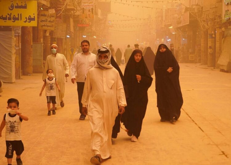 Sandstorms pose serious risk to human health 1 - Egyptian Gazette Dust in the Iraqi city of Najaf.
