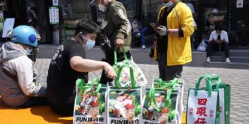 Beijing preps COVID-19 hospital spaces, though new cases low