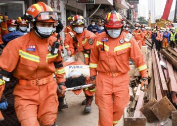 2 people rescued 50 hours after China building collapse