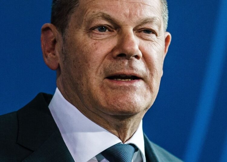 German chancellor in London vows to continue sending heavy weapons to Ukraine 1 - Egyptian Gazette