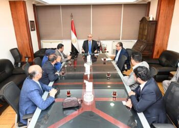 Egypt’s Housing min., head of Yemeni business council discuss bilateral cooperation