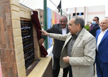 Military production minister in talks over national university project
