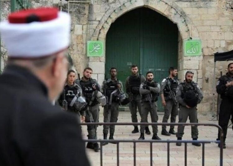 Scores of Israeli settlers break into Al Aqsa amid high tensions 1 - Egyptian Gazette