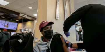 COVID's new Omicron sub-lineages can dodge immunity from past infection 1 - Egyptian Gazette COVID’s new Omicron sub-lineages can dodge immunity from past infection