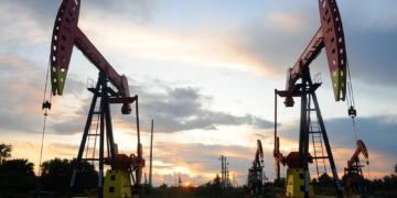 Oil jumps 3% as EU plans ban on Russian oil 1 - Egyptian Gazette Oil jumps 3% as EU plans ban on Russian oil