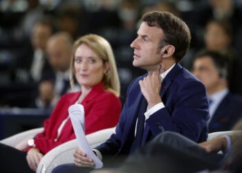 Macron proposes new political union for non-EU countries