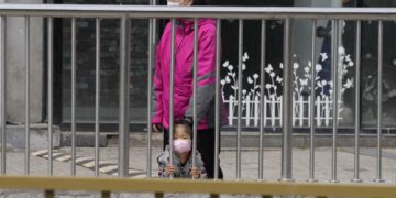 Shanghai tightens lockdown despite falling Covid cases 1 - Egyptian Gazette Shanghai tightens lockdown despite falling Covid cases