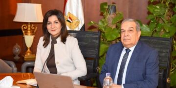 Emigration, military production ministers meet foreign experts at “Egypt Can with industry” conf.