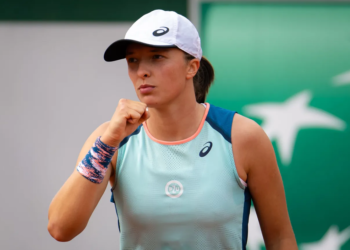 Swiatek skips Berlin event with shoulder issue, targets Wimbledon