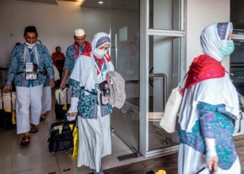 Saudi Arabia receives 1st foreign hajj pilgrims since pandemic