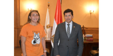 Sports min. discusses preparations of wrestler Samar Hamza for coming championships