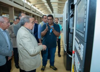 State min. of military production visits Abu Zaabal companies for chemical, industries