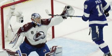 Stanley Cup Finals: Lightning rout Avalanche in Game 3