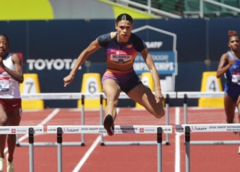 McLaughlin smashes 400m world record