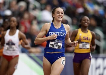 Lyles stuns Knighton, Steiner wins 200m