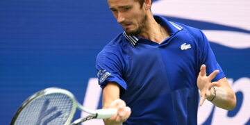 Daniil Medvedev into Halle quarters