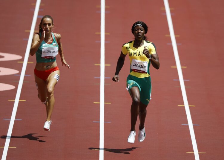 Shericka Jackson (R) outclassed Olympic champion Elaine Thompson-Herah to win the women's 200 metres at the Rome Diamond League.
