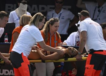 US coach makes dramatic rescue of artistic swimmer at worlds