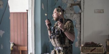 Civilians flee intense fighting in contested eastern Ukraine