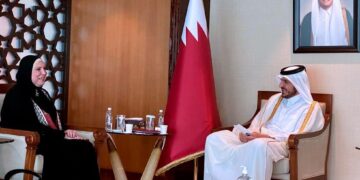 Trade minister confers with Qatari counterpart on developing economic co-operation