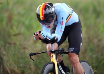 Early celebration costs Van Aert stage win at Criterium du Dauphin