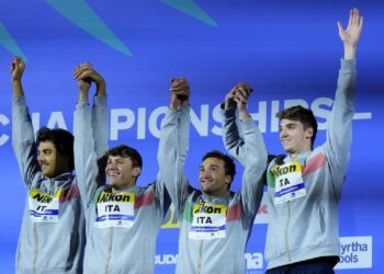 Italy pips US men to relay gold at worlds