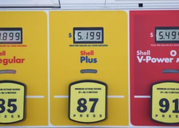 Gas prices close in on $5 a gallon in US, hit record in UK