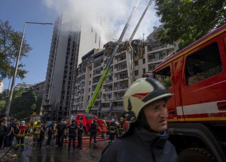 Russia strikes Kyiv as troops consolidate gains in the east 2 - Egyptian Gazette Russia strikes Kyiv as troops consolidate gains in the east 1 - Egyptian Gazette