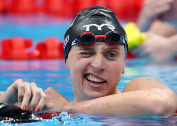 Ledecky reclaims 400 title at swimming worlds