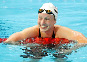 Ledecky cruises to another gold at worlds